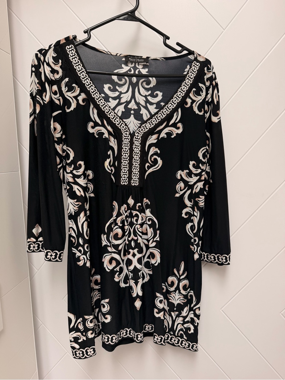 White House Black Market Black and Cream V-Neck Patterned Blouse